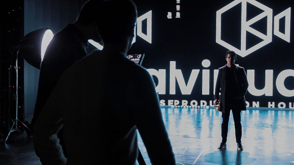 Tournage d'une publicité shooting vidéo en studio xr avec projection de décors 2D sur le mur d'écrans LED