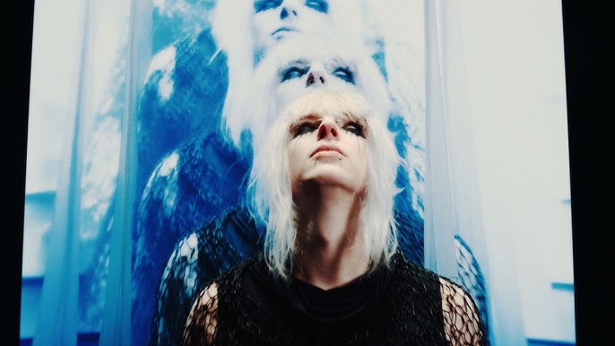 théa "y'a rien à faire (p*****)" clip studio led