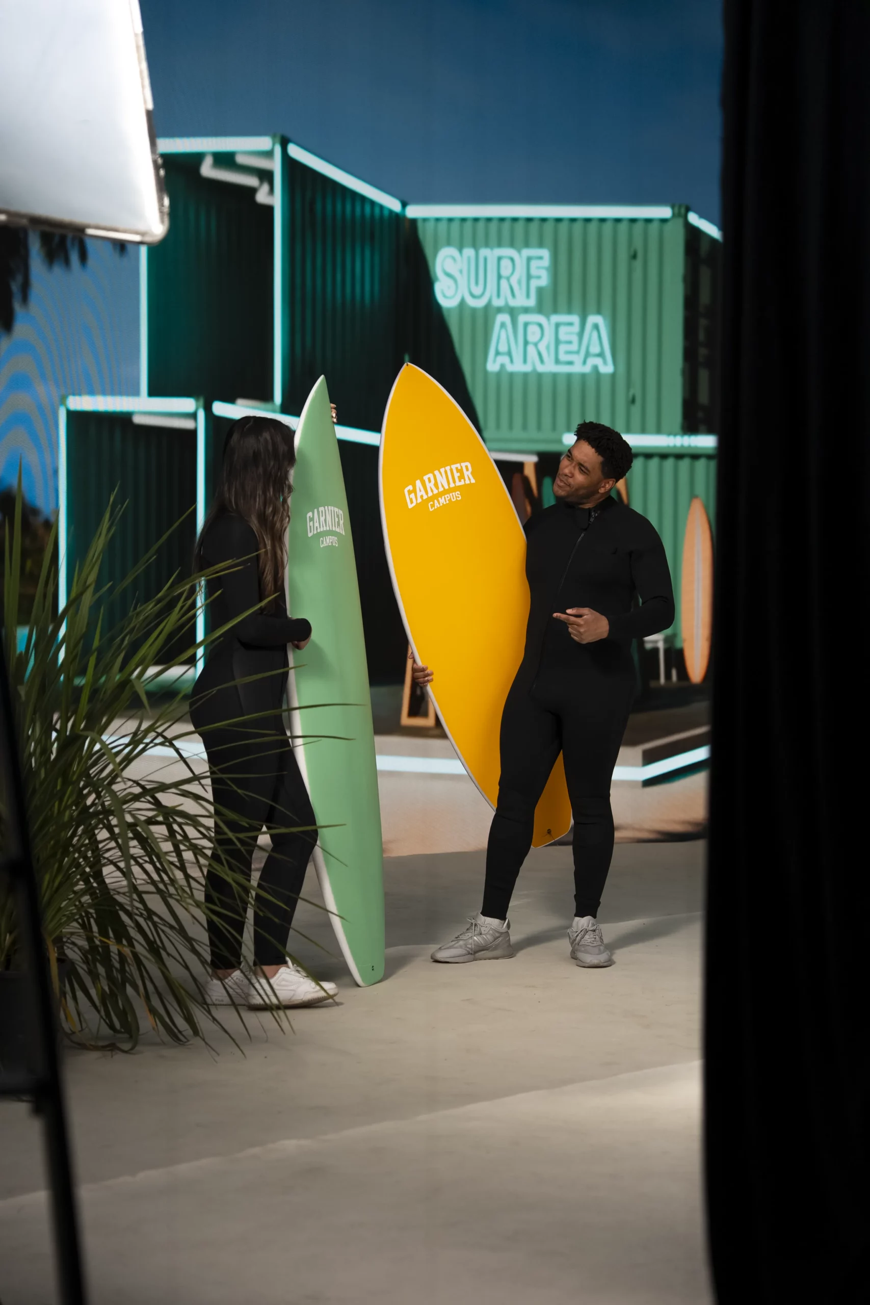 Production virtuelle Garnier, tournage décor virtuel californien, plateau LED L'Oréal